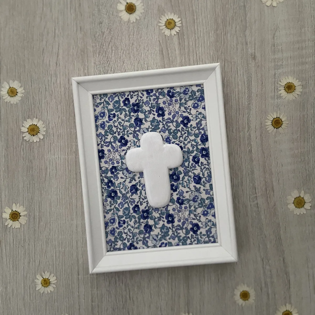 Cruz Lía azul